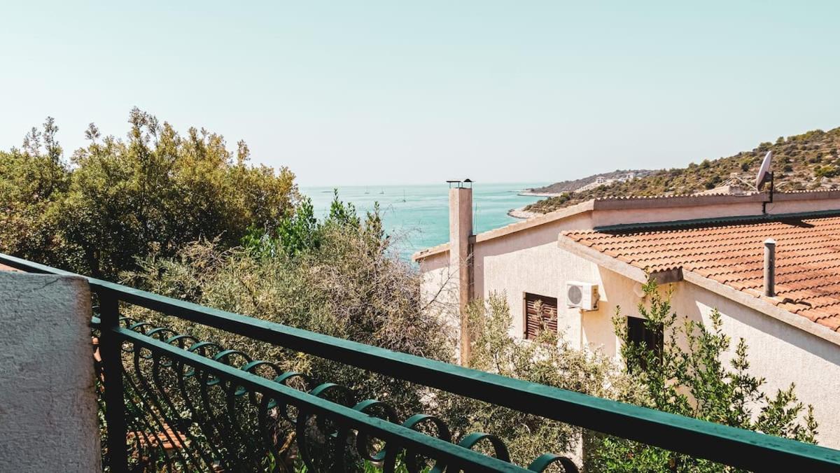 Fully Renovated One Bedroom Apartment With A Seaview - A Sevid Eksteriør bilde