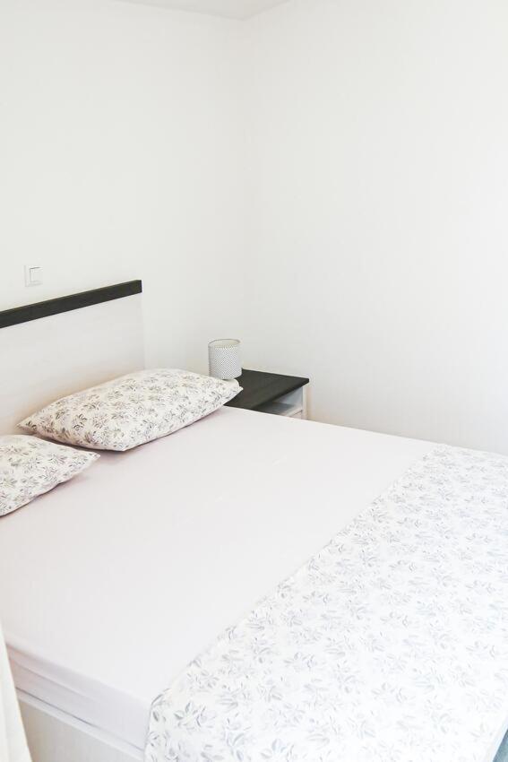 Fully Renovated One Bedroom Apartment With A Seaview - A Sevid Eksteriør bilde