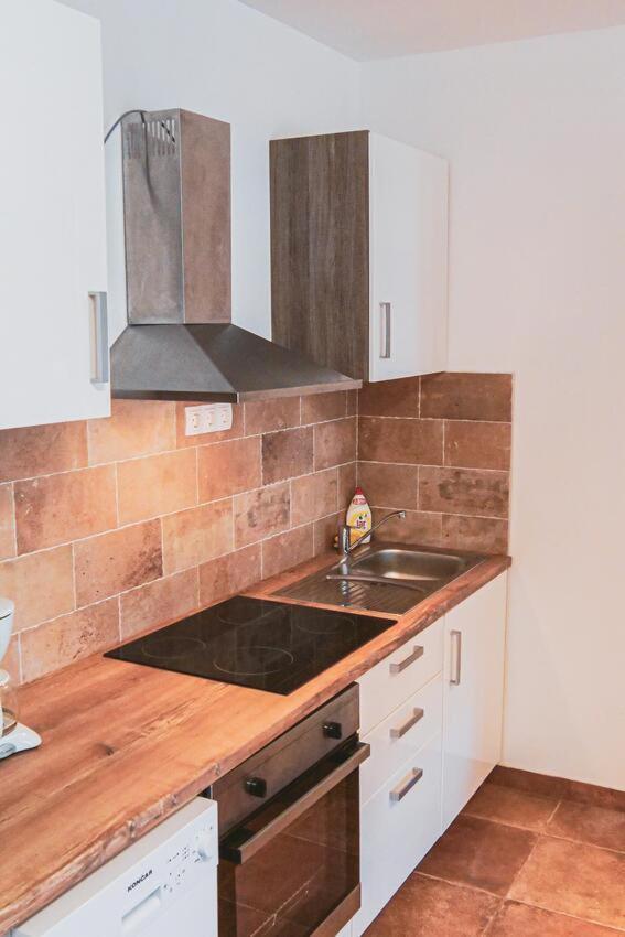 Fully Renovated One Bedroom Apartment With A Seaview - A Sevid Eksteriør bilde