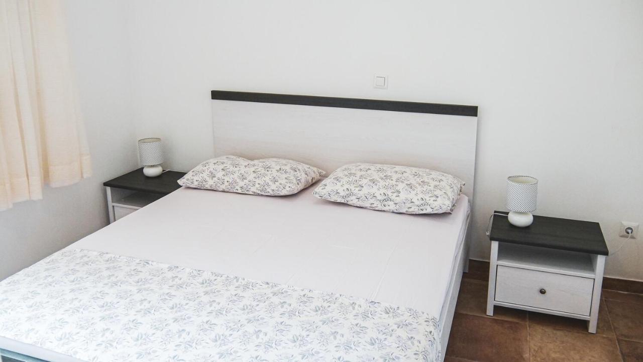 Fully Renovated One Bedroom Apartment With A Seaview - A Sevid Eksteriør bilde