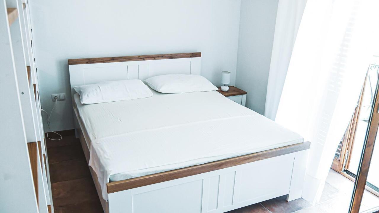 Fully Renovated One Bedroom Apartment With A Seaview - A Sevid Eksteriør bilde