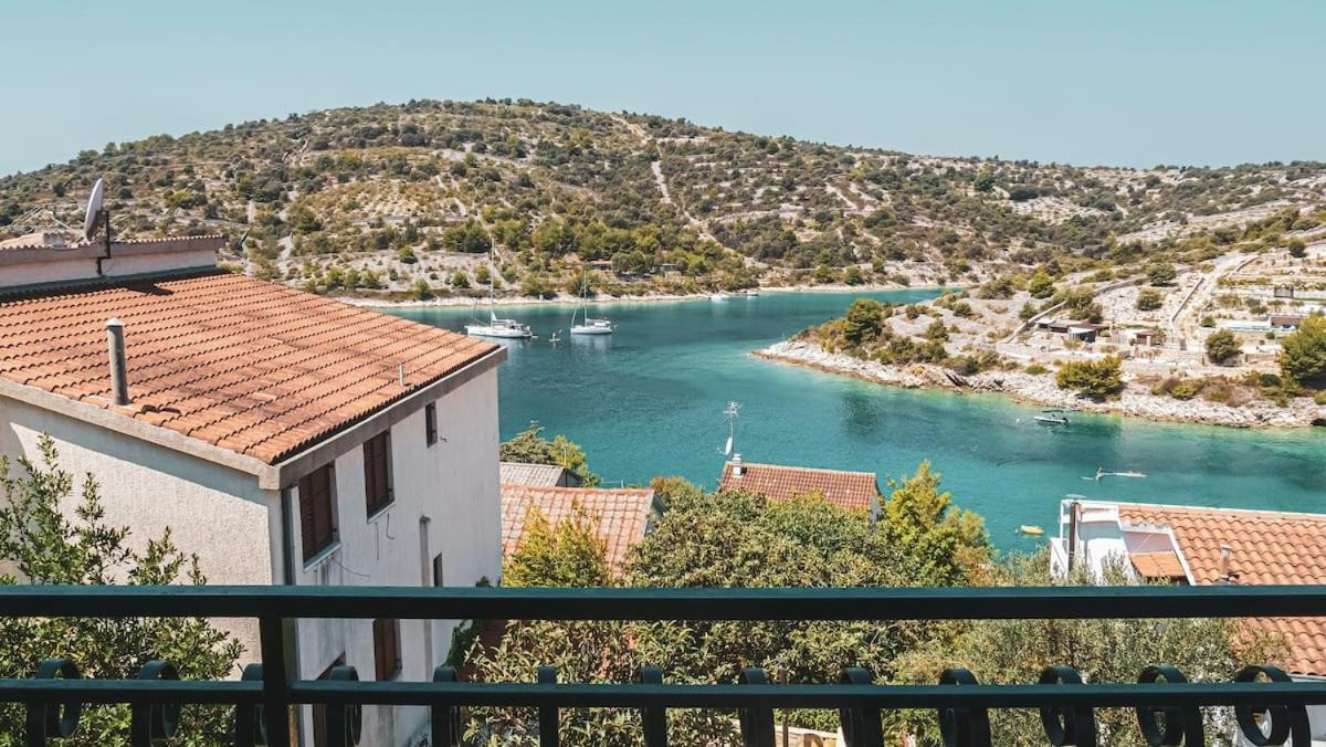Fully Renovated One Bedroom Apartment With A Seaview - A Sevid Eksteriør bilde