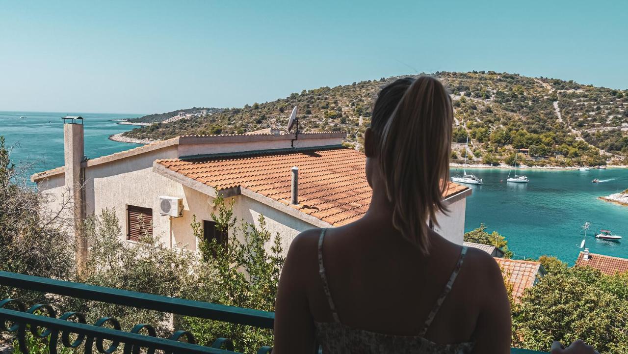Fully Renovated One Bedroom Apartment With A Seaview - A Sevid Eksteriør bilde